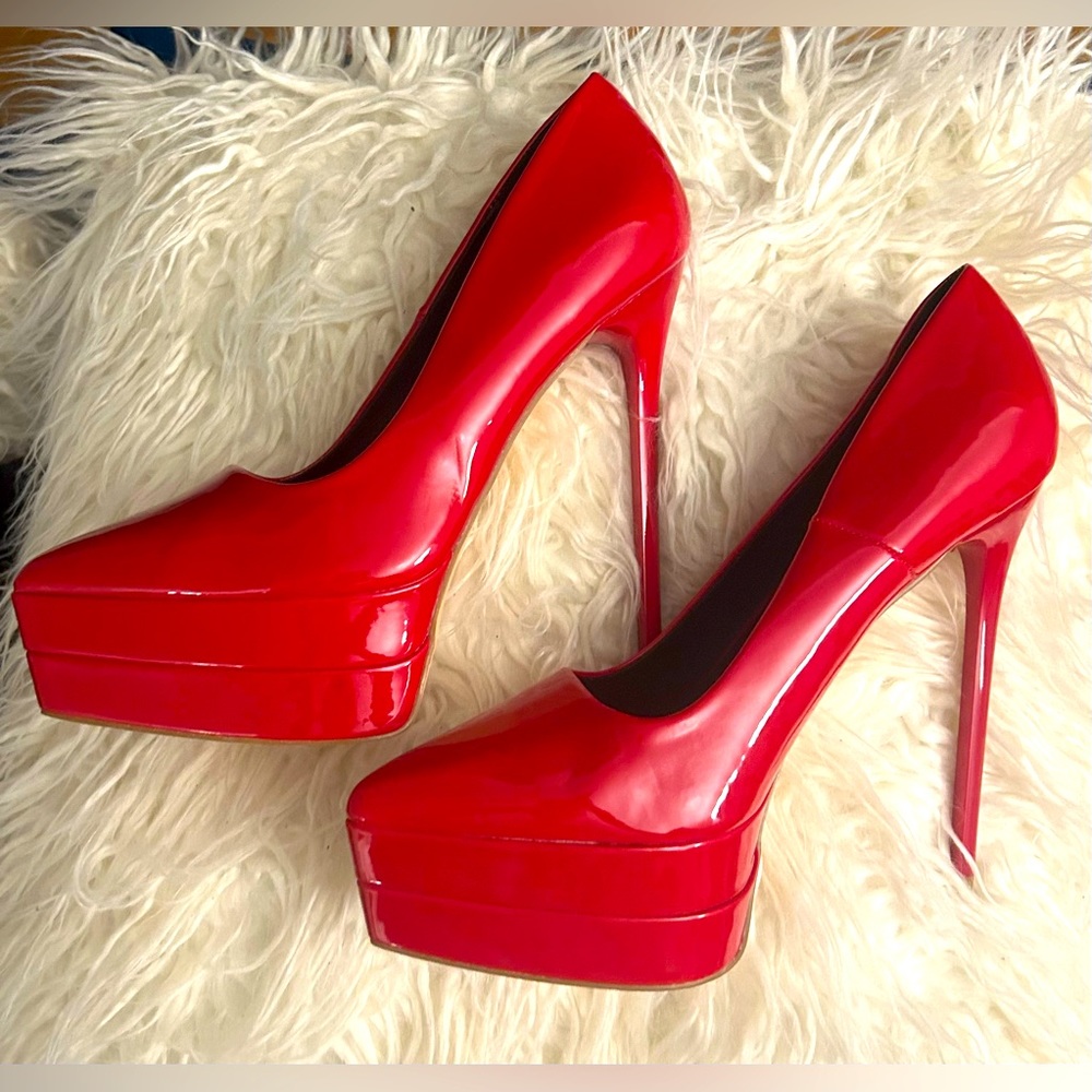 Red Stilettos - Picture 2 of 6